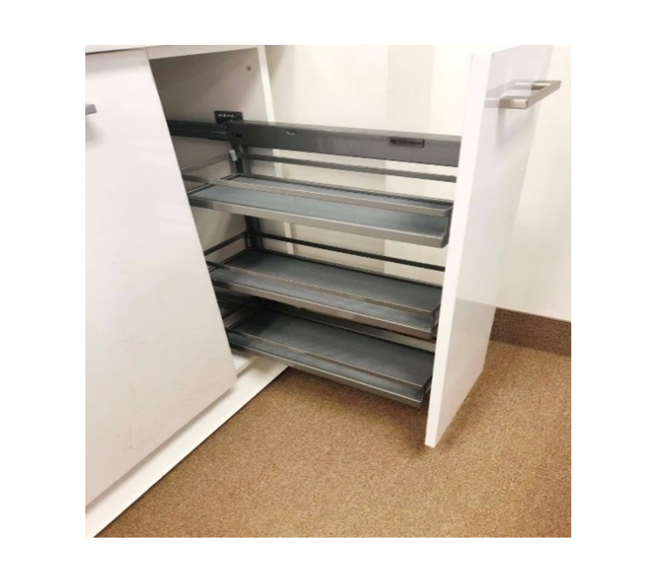 Soft Closing Spice Rack with 3 pcs Wood Bottom Baslets